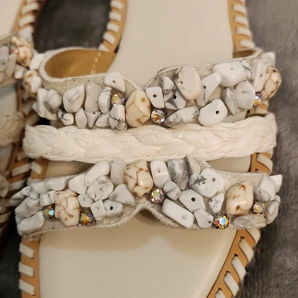 NWOT Vince Camuto Hasyl sandals beige and white fancy flip flopswith real stones - Picture 4 of 11